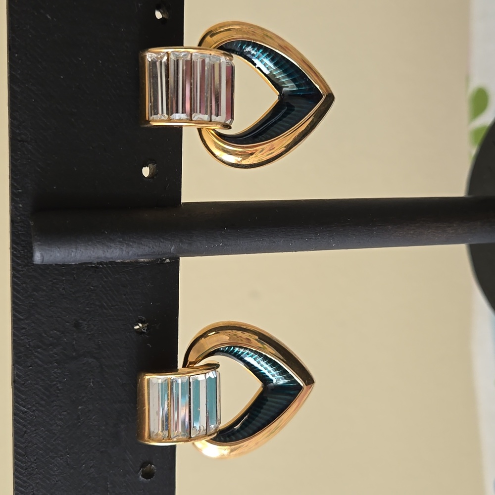 SAVVY by Swarovski full lead crystal earrings